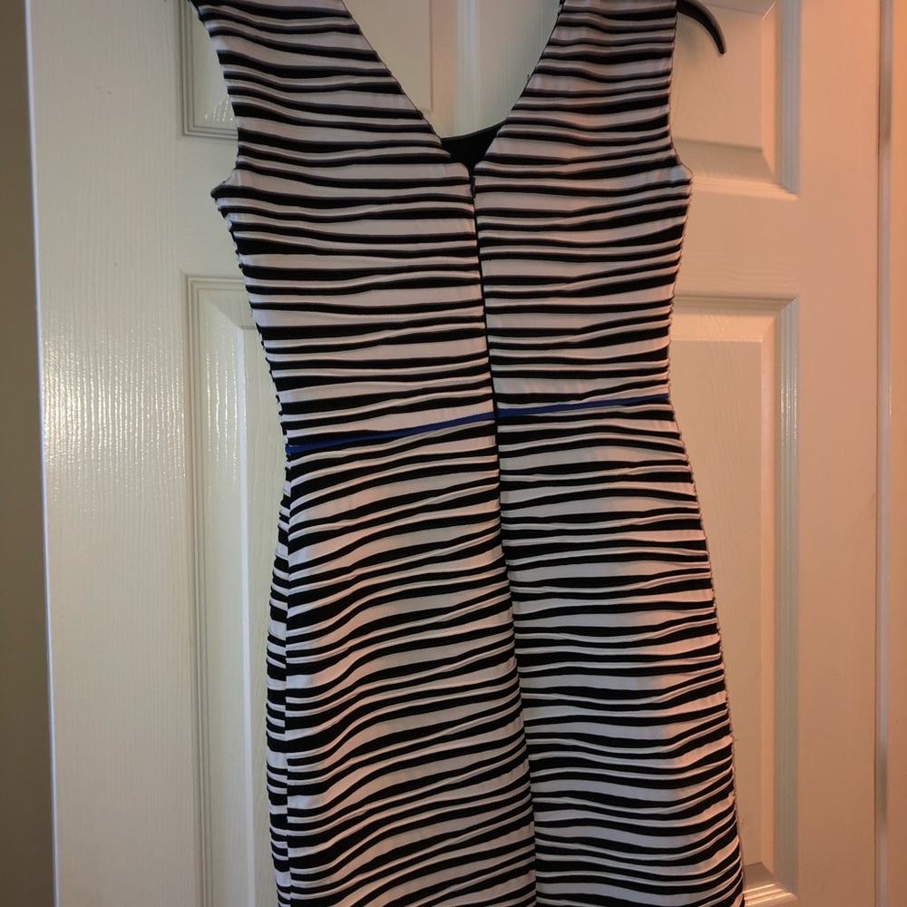 Dress - Picture 4 of 4